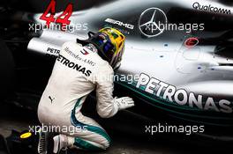 Race winner Lewis Hamilton (GBR) Mercedes AMG F1 W09 celebrates in parc ferme. 11.11.2018. Formula 1 World Championship, Rd 20, Brazilian Grand Prix, Sao Paulo, Brazil, Race Day.