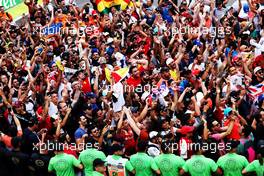Fans at the podium. 11.11.2018. Formula 1 World Championship, Rd 20, Brazilian Grand Prix, Sao Paulo, Brazil, Race Day.