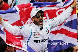 A Lewis Hamilton (GBR) Mercedes AMG F1 fan celebrates at the podium. 11.11.2018. Formula 1 World Championship, Rd 20, Brazilian Grand Prix, Sao Paulo, Brazil, Race Day.