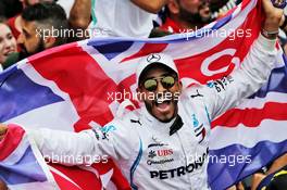 A Lewis Hamilton (GBR) Mercedes AMG F1 fan celebrates at the podium. 11.11.2018. Formula 1 World Championship, Rd 20, Brazilian Grand Prix, Sao Paulo, Brazil, Race Day.