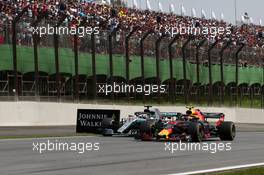 Lewis Hamilton (GBR) Mercedes AMG F1 W09 and Max Verstappen (NLD) Red Bull Racing RB14. 11.11.2018. Formula 1 World Championship, Rd 20, Brazilian Grand Prix, Sao Paulo, Brazil, Race Day.