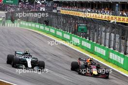 Valtteri Bottas (FIN) Mercedes AMG F1 W09 and Max Verstappen (NLD) Red Bull Racing RB14 battle for position. 11.11.2018. Formula 1 World Championship, Rd 20, Brazilian Grand Prix, Sao Paulo, Brazil, Race Day.