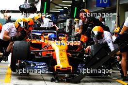 Fernando Alonso (ESP) McLaren MCL33 practices a pit stop. 10.11.2018. Formula 1 World Championship, Rd 20, Brazilian Grand Prix, Sao Paulo, Brazil, Qualifying Day.