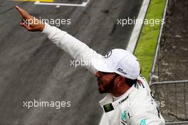 Lewis Hamilton (GBR) Mercedes AMG F1 celebrates his pole position in qualifying parc ferme. 10.11.2018. Formula 1 World Championship, Rd 20, Brazilian Grand Prix, Sao Paulo, Brazil, Qualifying Day.