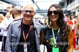 Jacques Villeneuve (CDN) with his wife Camilla Lopez (BRA). 11.11.2018. Formula 1 World Championship, Rd 20, Brazilian Grand Prix, Sao Paulo, Brazil, Race Day.