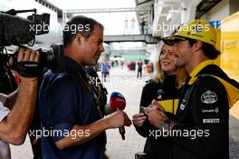 Carlos Sainz Jr (ESP) Renault Sport F1 Team with Ted Kravitz (GBR) Sky Sports Pitlane Reporter. 08.11.2018. Formula 1 World Championship, Rd 20, Brazilian Grand Prix, Sao Paulo, Brazil, Preparation Day.