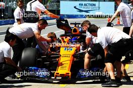 Fernando Alonso (ESP) McLaren MCL33 has a front wing change. 08.06.2018. Formula 1 World Championship, Rd 7, Canadian Grand Prix, Montreal, Canada, Practice Day.