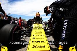 Carlos Sainz Jr (ESP) Renault Sport F1 Team RS18 on the grid. 10.06.2018. Formula 1 World Championship, Rd 7, Canadian Grand Prix, Montreal, Canada, Race Day.