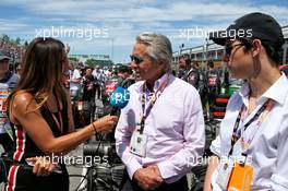 Michael Douglas (USA) Actor on the grid with his son Dylan Douglas (USA). 10.06.2018. Formula 1 World Championship, Rd 7, Canadian Grand Prix, Montreal, Canada, Race Day.