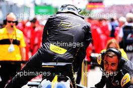 Nico Hulkenberg (GER) Renault Sport F1 Team RS18 on the grid. 10.06.2018. Formula 1 World Championship, Rd 7, Canadian Grand Prix, Montreal, Canada, Race Day.