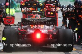 Daniel Ricciardo (AUS) Red Bull Racing RB14 makes a pit stop. 10.06.2018. Formula 1 World Championship, Rd 7, Canadian Grand Prix, Montreal, Canada, Race Day.