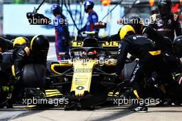 Carlos Sainz Jr (ESP) Renault Sport F1 Team RS18 makes a pit stop. 10.06.2018. Formula 1 World Championship, Rd 7, Canadian Grand Prix, Montreal, Canada, Race Day.