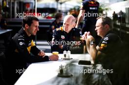 (L to R): Remi Taffin (FRA) Renault Sport F1 Engine Technical Director with Adrian Newey (GBR) Red Bull Racing Chief Technical Officer and Paul Monaghan (GBR) Red Bull Racing Chief Engineer.