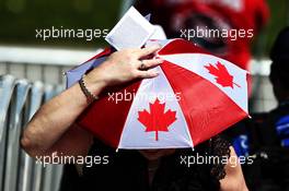 A fan with a Canada flag hat. 09.06.2018. Formula 1 World Championship, Rd 7, Canadian Grand Prix, Montreal, Canada, Qualifying Day.