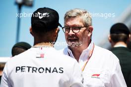Lewis Hamilton (GBR) Mercedes AMG F1 with Ross Brawn (GBR) Managing Director, Motor Sports. 10.06.2018. Formula 1 World Championship, Rd 7, Canadian Grand Prix, Montreal, Canada, Race Day.