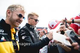 Nico Hulkenberg (GER) Renault Sport F1 Team signs autographs for the fans. 07.06.2018. Formula 1 World Championship, Rd 7, Canadian Grand Prix, Montreal, Canada, Preparation Day.