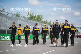 Carlos Sainz Jr (ESP) Renault Sport F1 Team and Jack Aitken (GBR) / (KOR) Renault Sport F1 Team RS18 Test and Reserve Driver walk the circuit with the team. 07.06.2018. Formula 1 World Championship, Rd 7, Canadian Grand Prix, Montreal, Canada, Preparation Day.