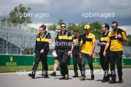 Carlos Sainz Jr (ESP) Renault Sport F1 Team walks the circuit with the team. 07.06.2018. Formula 1 World Championship, Rd 7, Canadian Grand Prix, Montreal, Canada, Preparation Day.