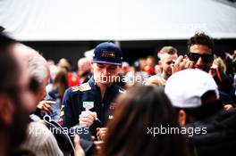 Max Verstappen (NLD) Red Bull Racing and Daniel Ricciardo (AUS) Red Bull Racing sign autographs for the fans. 07.06.2018. Formula 1 World Championship, Rd 7, Canadian Grand Prix, Montreal, Canada, Preparation Day.