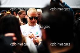 Valtteri Bottas (FIN) Mercedes AMG F1 signs autographs for the fans. 07.06.2018. Formula 1 World Championship, Rd 7, Canadian Grand Prix, Montreal, Canada, Preparation Day.