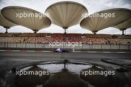 Stoffel Vandoorne (BEL) McLaren MCL33. 13.04.2018. Formula 1 World Championship, Rd 3, Chinese Grand Prix, Shanghai, China, Practice Day.