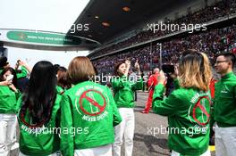 Grid atmosphere. 15.04.2018. Formula 1 World Championship, Rd 3, Chinese Grand Prix, Shanghai, China, Race Day.