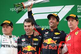 Valtteri Bottas (FIN) Mercedes AMG F1, Daniel Ricciardo (AUS) Red Bull Racing and Kimi Raikkonen (FIN) Scuderia Ferrari  15.04.2018. Formula 1 World Championship, Rd 3, Chinese Grand Prix, Shanghai, China, Race Day.