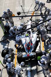 Sergey Sirotkin (RUS) Williams FW41 makes a pit stop. 15.04.2018. Formula 1 World Championship, Rd 3, Chinese Grand Prix, Shanghai, China, Race Day.
