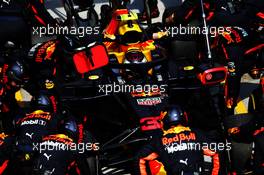 Max Verstappen (NLD) Red Bull Racing RB14 makes a pit stop. 15.04.2018. Formula 1 World Championship, Rd 3, Chinese Grand Prix, Shanghai, China, Race Day.