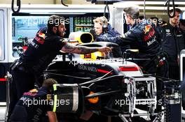 The Red Bull Racing RB14 of Daniel Ricciardo (AUS) Red Bull Racing RB14 is repaired before qualifying.
