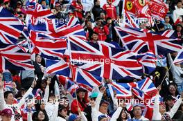 Lewis Hamilton (GBR) Mercedes AMG F1 fans in the grandstand. 15.04.2018. Formula 1 World Championship, Rd 3, Chinese Grand Prix, Shanghai, China, Race Day.
