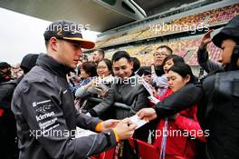 Stoffel Vandoorne (BEL) McLaren signs autographs for the fans. 12.04.2018. Formula 1 World Championship, Rd 3, Chinese Grand Prix, Shanghai, China, Preparation Day.