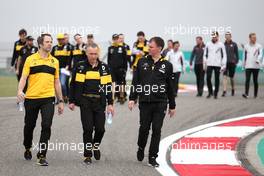 Bob Bell (GBR) Renault Sport F1 Team Chief Technical Officer  and Alan Permane (GBR) Renault Sport F1 Team Trackside Operations Director  12.04.2018. Formula 1 World Championship, Rd 3, Chinese Grand Prix, Shanghai, China, Preparation Day.