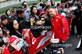 Sebastian Vettel (GER) Ferrari with fans. 12.04.2018. Formula 1 World Championship, Rd 3, Chinese Grand Prix, Shanghai, China, Preparation Day.
