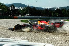 Daniel Ricciardo (AUS) Red Bull Racing RB14 crashes in the first practice session. 11.05.2018. Formula 1 World Championship, Rd 5, Spanish Grand Prix, Barcelona, Spain, Practice Day.