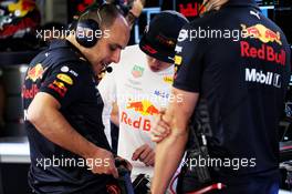Max Verstappen (NLD) Red Bull Racing with Gianpiero Lambiase (ITA) Red Bull Racing Engineer. 11.05.2018. Formula 1 World Championship, Rd 5, Spanish Grand Prix, Barcelona, Spain, Practice Day.