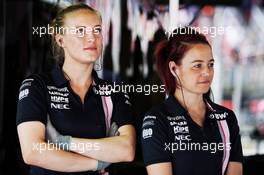 Sahara Force India F1 Team mechanics. 11.05.2018. Formula 1 World Championship, Rd 5, Spanish Grand Prix, Barcelona, Spain, Practice Day.