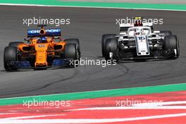 Fernando Alonso (ESP) McLaren F1 and Charles Leclerc (FRA) Sauber F1 Team  13.05.2018. Formula 1 World Championship, Rd 5, Spanish Grand Prix, Barcelona, Spain, Race Day.