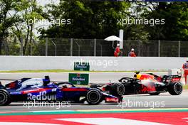 Daniel Ricciardo (AUS) Red Bull Racing RB14 recovers after spinning under the Virtual Safety Car. 13.05.2018. Formula 1 World Championship, Rd 5, Spanish Grand Prix, Barcelona, Spain, Race Day.