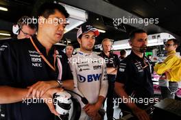 Sergio Perez (MEX) Sahara Force India F1 with Jun Matsuzaki (JPN) Sahara Force India F1 Team Senior Tyre Engineer (Left) and Mark Gray (GBR) Sahara Force India F1 Team (Right). 12.05.2018. Formula 1 World Championship, Rd 5, Spanish Grand Prix, Barcelona, Spain, Qualifying Day.