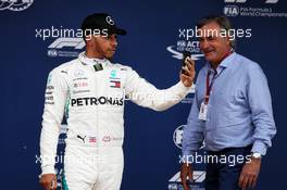 Lewis Hamilton (GBR) Mercedes AMG F1 in qualifying parc ferme with Carlos Sainz (ESP). 12.05.2018. Formula 1 World Championship, Rd 5, Spanish Grand Prix, Barcelona, Spain, Qualifying Day.