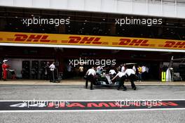 Lewis Hamilton (GBR) Mercedes AMG F1 W09 in the pits. 12.05.2018. Formula 1 World Championship, Rd 5, Spanish Grand Prix, Barcelona, Spain, Qualifying Day.
