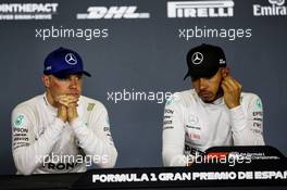 (L to R): Valtteri Bottas (FIN) Mercedes AMG F1 and team mate Lewis Hamilton (GBR) Mercedes AMG F1 in the post qualifying FIA Press Conference. 12.05.2018. Formula 1 World Championship, Rd 5, Spanish Grand Prix, Barcelona, Spain, Qualifying Day.