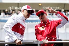 (L to R): Marcus Ericsson (SWE) Sauber F1 Team with Kimi Raikkonen (FIN) Ferrari on the drivers parade. 13.05.2018. Formula 1 World Championship, Rd 5, Spanish Grand Prix, Barcelona, Spain, Race Day.