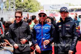 (L to R): Stoffel Vandoorne (BEL) McLaren; Pierre Gasly (FRA) Scuderia Toro Rosso; and Max Verstappen (NLD) Red Bull Racing, on the drivers parade. 13.05.2018. Formula 1 World Championship, Rd 5, Spanish Grand Prix, Barcelona, Spain, Race Day.