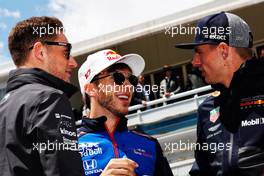(L to R): Stoffel Vandoorne (BEL) McLaren with Pierre Gasly (FRA) Scuderia Toro Rosso and Max Verstappen (NLD) Red Bull Racing, on the drivers parade. 13.05.2018. Formula 1 World Championship, Rd 5, Spanish Grand Prix, Barcelona, Spain, Race Day.