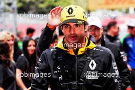 Carlos Sainz Jr (ESP) Renault Sport F1 Team on the drivers parade. 13.05.2018. Formula 1 World Championship, Rd 5, Spanish Grand Prix, Barcelona, Spain, Race Day.
