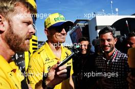 Nico Hulkenberg (GER) Renault Sport F1 Team with the media. 22.06.2018. Formula 1 World Championship, Rd 8, French Grand Prix, Paul Ricard, France, Practice Day.