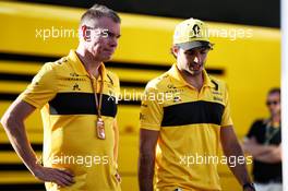 (L to R): Alan Permane (GBR) Renault Sport F1 Team Trackside Operations Director with Carlos Sainz Jr (ESP) Renault Sport F1 Team. 22.06.2018. Formula 1 World Championship, Rd 8, French Grand Prix, Paul Ricard, France, Practice Day.