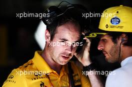 (L to R): Karel Loos (BEL) Renault Sport F1 Team Race Engineer with Carlos Sainz Jr (ESP) Renault Sport F1 Team. 22.06.2018. Formula 1 World Championship, Rd 8, French Grand Prix, Paul Ricard, France, Practice Day.